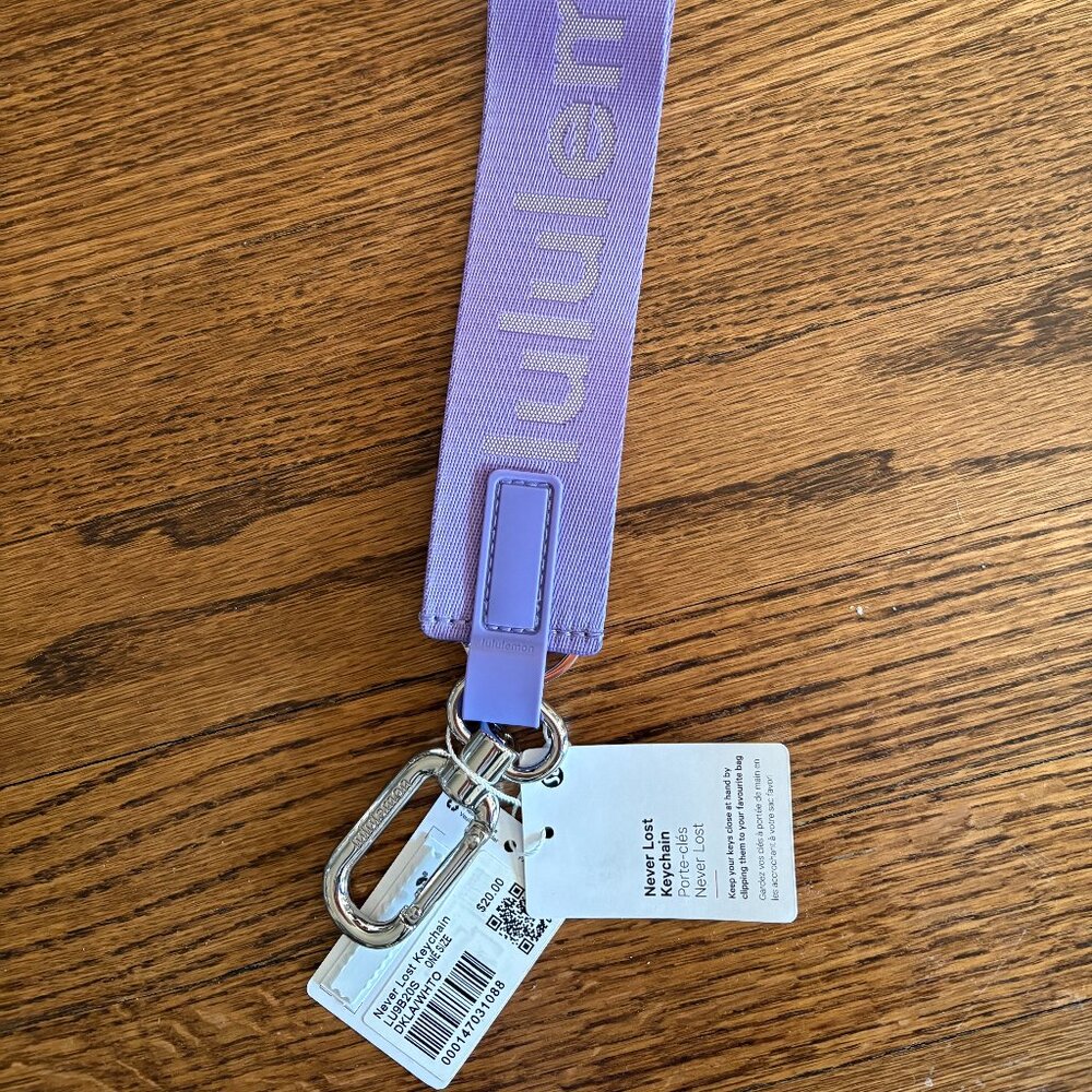 Lululemon NWT Never Lost Keychain